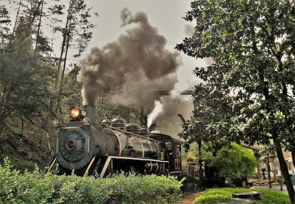 Moonlight Cottage - Your Romantic & Scenic Escape Sevierville Εξωτερικό φωτογραφία